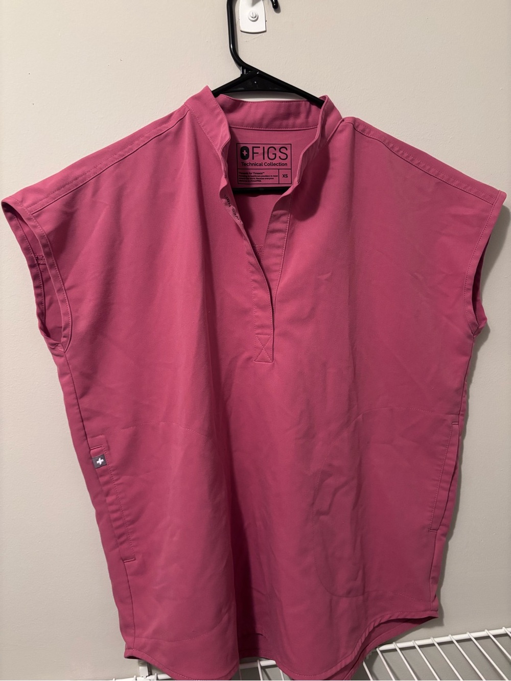 NWOT FIGS Quartz Rafaela Scrub Top
